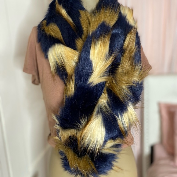 Heimish Scarf - Picture 1 of 6